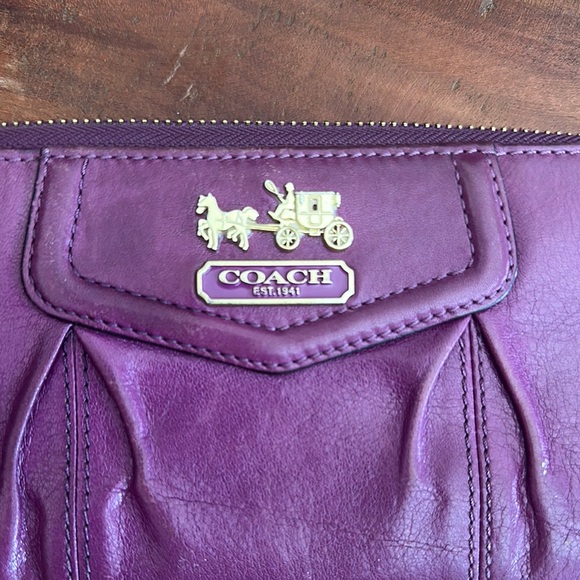 Coach Purple Wallet with Elegant Leather Design - Picture 5 of 5